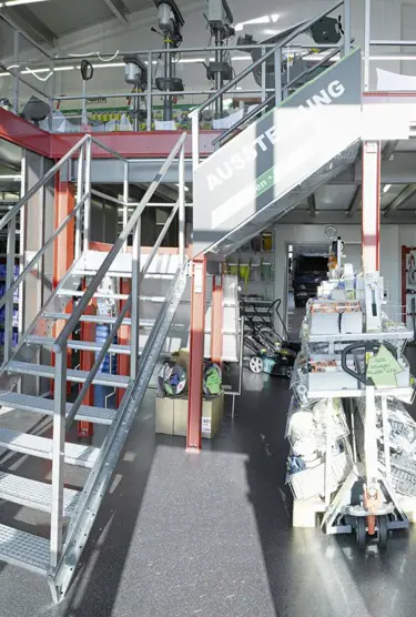 Magasin couvert par un bâtiment métallo textile