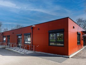 Modulare Schulgebäude mit barrierefreiem Zugang